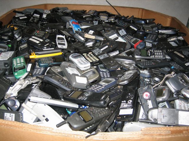 dubai_silver's tweet photo. Scrap Phone for Recycling
#scrapphone #scrapmobile #scrapcellphone #SCRAP 
https://t.co/s1evPVw2X3 https://t.co/MFNmBRRZPH