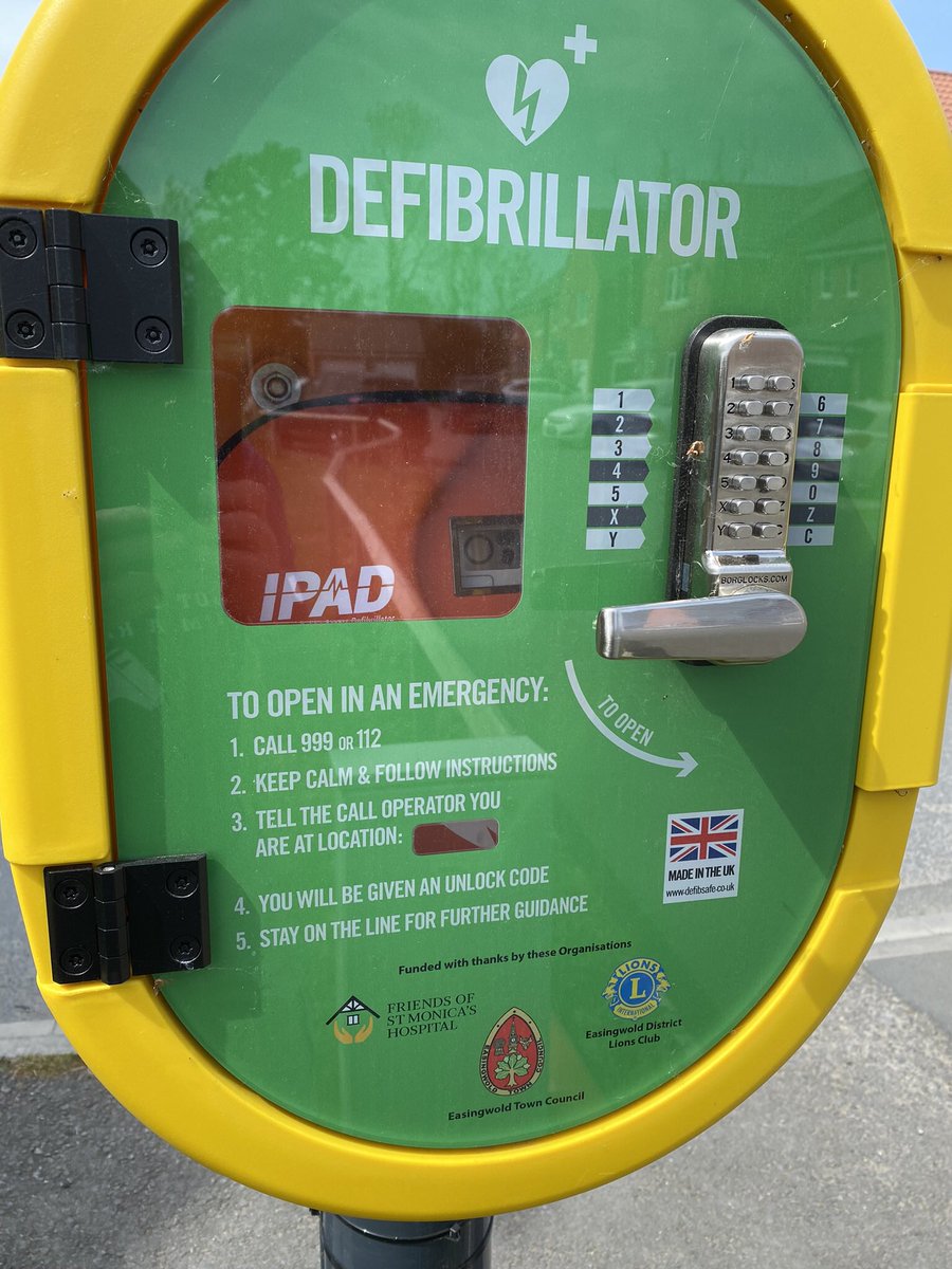 FriendsofStMon1's tweet image. Helping fund the provision of defibrillators across the Easingwold area is one way we help look after the health of local people. The most recent one is on Lavender Way in Easingwold.