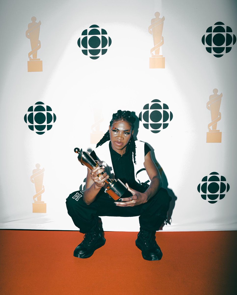 haviahmighty's tweet image. Stock Exchange won Best Rap Album/EP of the year at @TheJUNOAwards last night. Love to everybody who helped bring this project to life - just tryna shift the landscape a lil bit u get meee. Grateful and humbled to be the first woman to win in this category 🏆🙏🏾