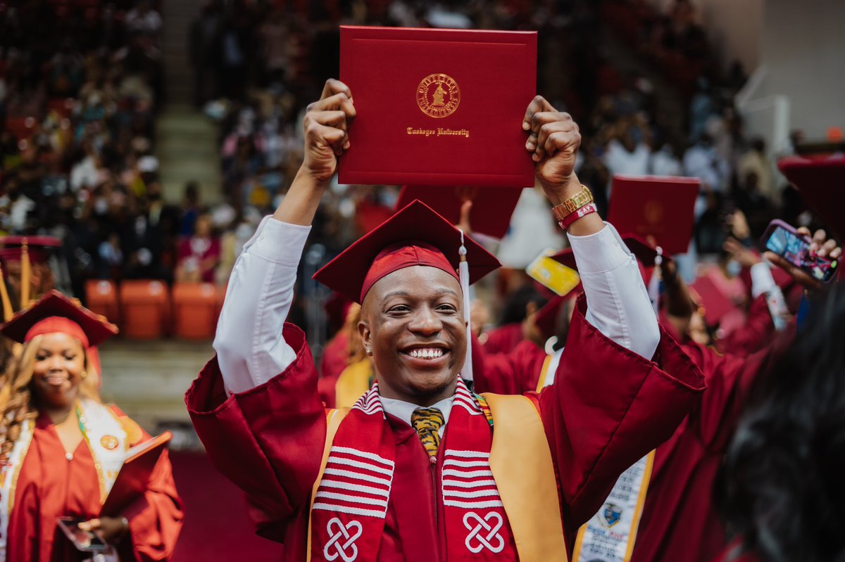 thereal_lbw's tweet photo. I really have a degree from the #4 HBCU in the nation 🥲 https://t.co/gruVRwvUyb