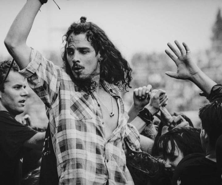 CielGris1987's tweet photo. The most devastating loss I've ever felt in my adulthood.
His death held many things that didn't reflect the falsehoods perpetuated before me. #nomorebullshit
The Higher Truth prevailed that night.
Your voice, music and poetry always eases my pain.
#ChrisCornell
#TruthforChris https://t.co/3bbDNfK9Ka
