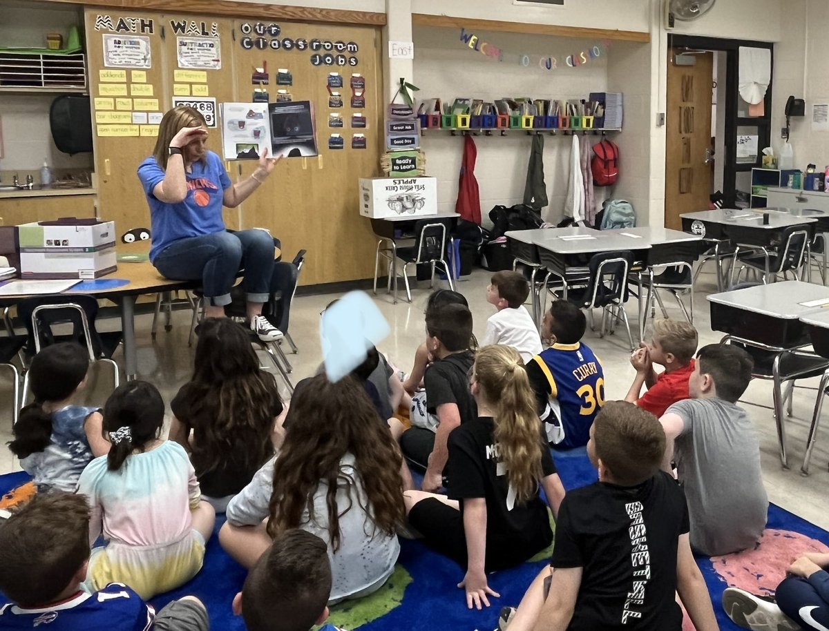 MrsKostersClass's tweet photo. Mrs. Weinshank teaches us about digital citizenship @FJDugan @K5TechCoaches https://t.co/5nJiv6hpHa