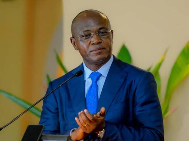 Alix_rdc's tweet photo. Qui soutient @fatshi13 #Beton a mon soutien. Or, le gouv @NgobilaM soutient @fatshi13 #Beton . Donc, le gouv @NgobilaM a mon soutien. #LogiqueFormelle , 1ère graduat. #Katumbi connait pas🤪🙈 #28MaiStadeMartyrs . https://t.co/IX5Xb68QYV