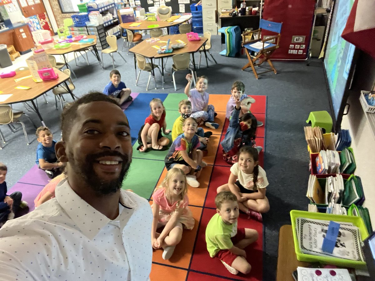 MrFisher19's tweet photo. I was able to read one of my favorite books to these kinder friends. If you give a mouse a 🍪 cookie @StoryFalcons https://t.co/X9NniFno1t