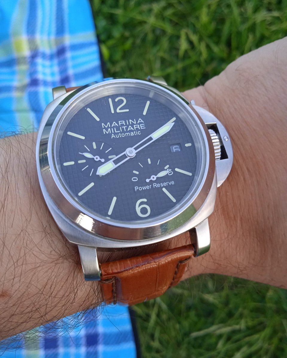 Zvezdichko's tweet photo. Wrist shot of the evening #MarinaMilitare #homagewatch #automaticwatch https://t.co/eODsspRqah