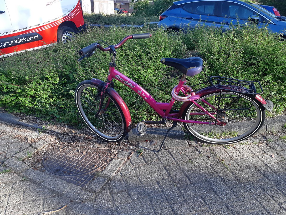 Deze kinderfiets is onbeheerd aangetroffen op het Fazantenveld. De fiets is door de eigenaar op te halen op perceel 6