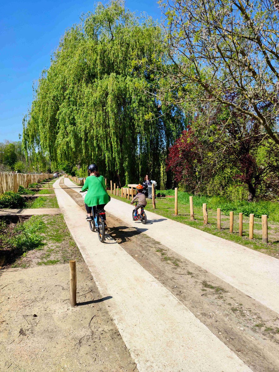 villepoissy's tweet photo. Création d’une commission “voies cyclables“ : le déploiement des mobilités douces est un enjeu majeur pour le territoire avec la construction du #PSGTrainingCenter et de l’#EcoQuartierRougetDeLisle et l’arrivée du Tram 13. #CMPoissy https://t.co/m9lHK6HmjQ