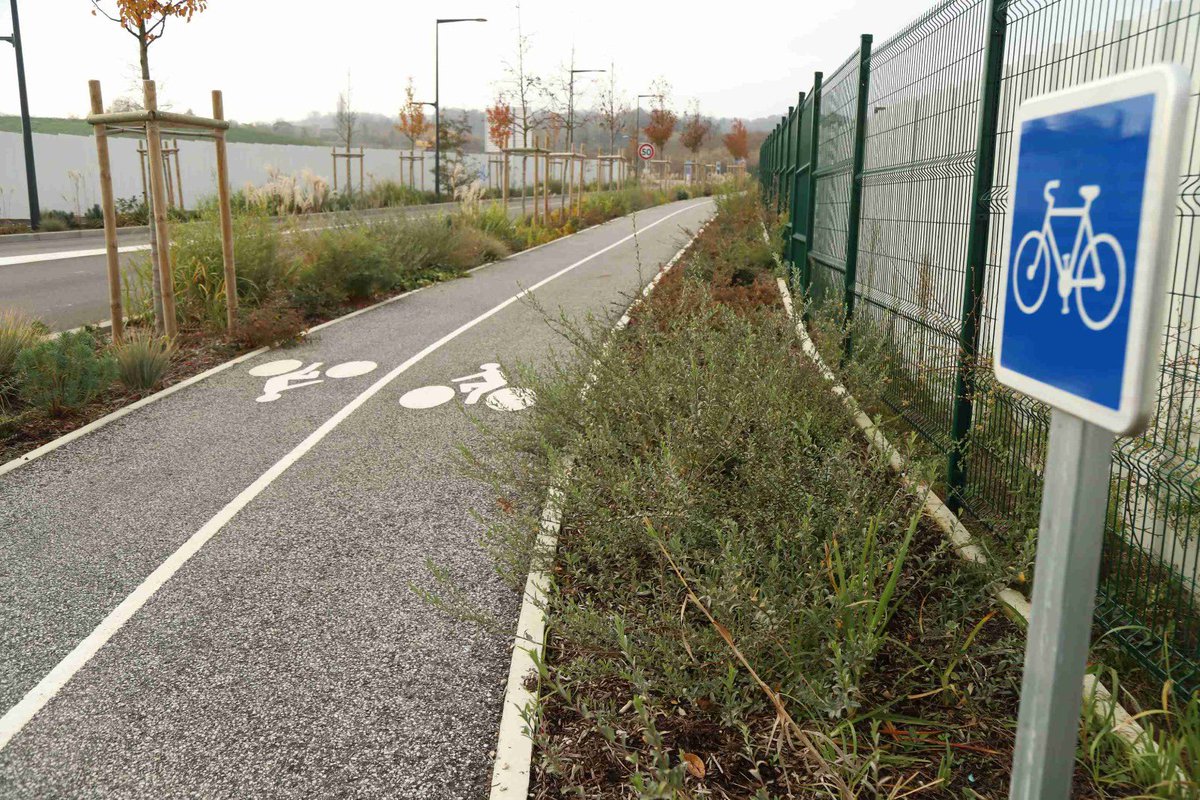 villepoissy's tweet photo. Création d’une commission “voies cyclables“ : le déploiement des mobilités douces est un enjeu majeur pour le territoire avec la construction du #PSGTrainingCenter et de l’#EcoQuartierRougetDeLisle et l’arrivée du Tram 13. #CMPoissy https://t.co/m9lHK6HmjQ