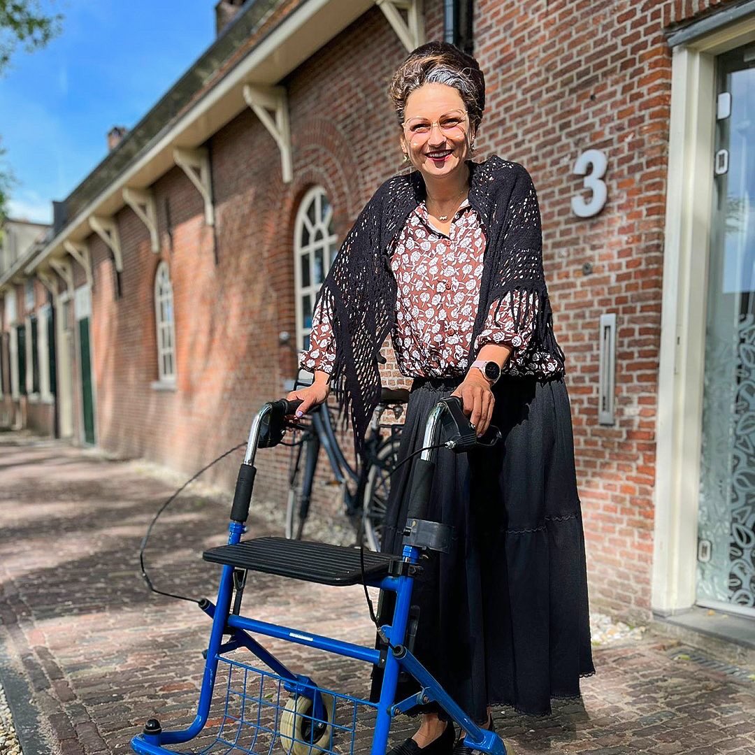 Speax_nl's tweet photo. 4️⃣0️⃣ jaar, tuteren maar!

Onze Lin is afgelopen zaterdag maar liefst 40 jaar geworden 😳 Ze vindt het zelf nogal een leeftijd en laten haar collega’s nu zo gek zijn om dat nog extra te benadrukken ➡️👵🏽 en om haar daarna weer in de watten te leggen 💆🏽‍♀️

Happy birthday Linda 🎊😘 https://t.co/lrCZfgjjvY