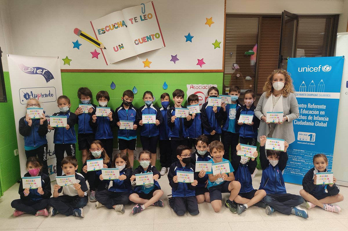 cenconc's tweet photo. Esta mañana hemos repartido la cosecha entre las clases de 1º de primaria y  2º del @MSalCha . Han colaborado con “Gotas de Níger” de UNICEF en la preciosa ciudad de Salmanca que tan buenos recuerdos me trae siempre...
https://t.co/Kk81cWdslk https://t.co/hIPyMMU3PF