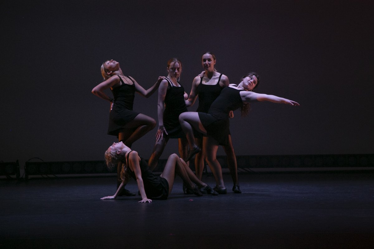 McDonoghSchool's tweet photo. Our Middle and Upper School dance programs gave a pair of performances that left their audiences absolutely dazzled last week.
See all the photos and watch the performances: https://t.co/gGxtMJEdyz
#mcdperformingarts #dance https://t.co/cd8phxQMYl