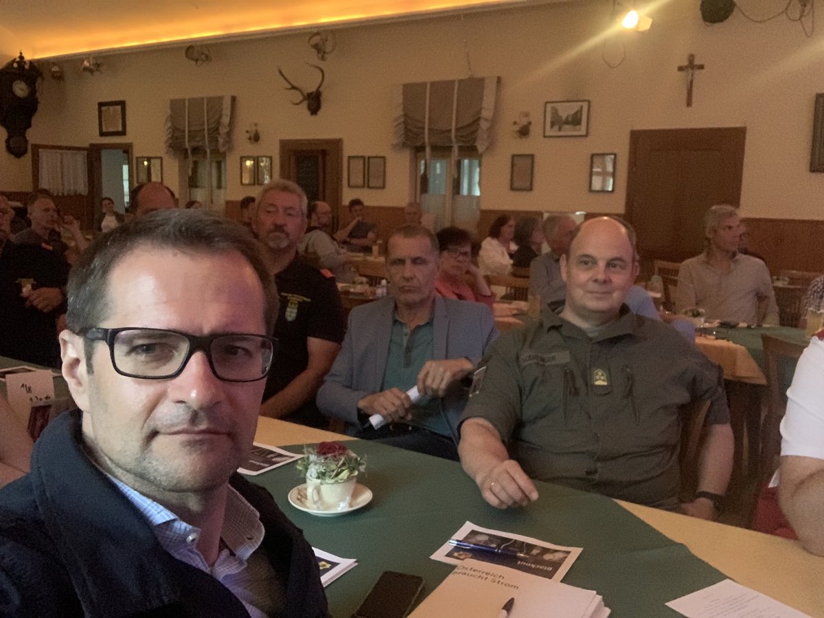 SchuhChristoph's tweet photo. Heute freu ich mich auf die Info Veranstaltung zum Thema #Sichere #Stromversorgung & #Blackout des @NOEZSV mit vielen #BürgerInnen @ Gasthaus #Staar in St. Leonhard am Hornerwald - mit dabei auch #Bürgermeisterin Eva #Schachinger! Los geht‘s! #Energiewende #Transformation https://t.co/pqihEM8Xlh