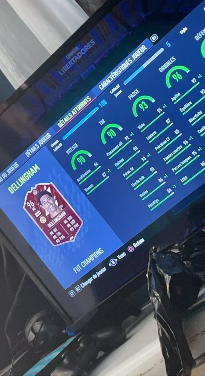 realteach_'s tweet photo. @TwinsFifaHD @Martinbenz13 Jsp ou le mettre j’ai 116 milles crédit aidé moi svp 😭 https://t.co/J4ilpzqqJf