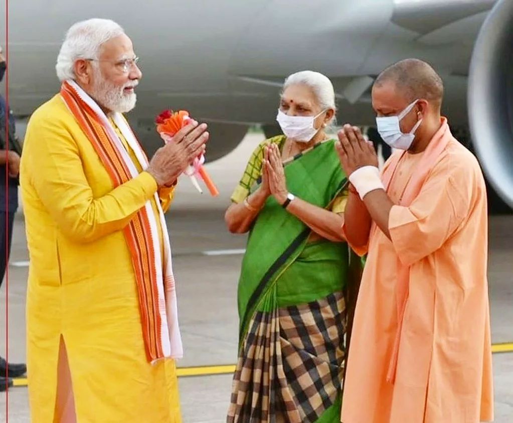 MoneycontrolH's tweet photo. नेपाल का दौरा खत्म करने के बाद पीएम मोदी लखनऊ पहुंचे . जहां राज्यपाल आनंदी बेन पटेल और मुख्यमंत्री योगी आदित्यनाथ ने उनका स्वागत किया.
.
.
.
.
.
#PMModi #uttarpradeshnews #uttarpradesh #narendramodi #yogiadityanath #nepal #pmmodiinnepal #MoneycontrolNews https://t.co/e9YWZLXweJ