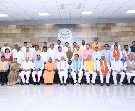 MoneycontrolH's tweet photo. नेपाल का दौरा खत्म करने के बाद पीएम मोदी लखनऊ पहुंचे . जहां राज्यपाल आनंदी बेन पटेल और मुख्यमंत्री योगी आदित्यनाथ ने उनका स्वागत किया.
.
.
.
.
.
#PMModi #uttarpradeshnews #uttarpradesh #narendramodi #yogiadityanath #nepal #pmmodiinnepal #MoneycontrolNews https://t.co/e9YWZLXweJ
