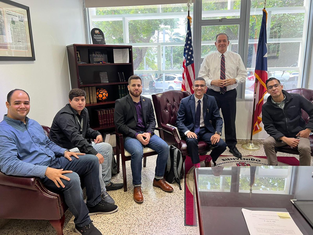 neumannsj's tweet photo. Dialogando sobre los trabajos legislativos con un grupo de estudiantes del Internado Legislativo Jorge Alberto Ramos Comas. https://t.co/8MSGf3ta6L