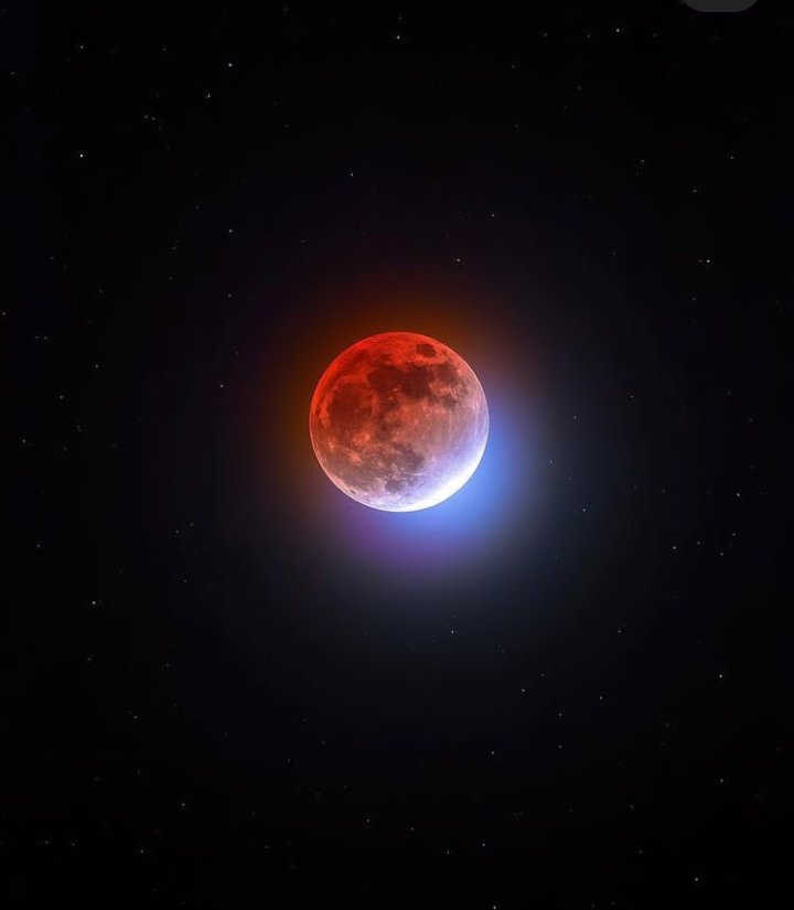 sstefanymatos's tweet photo. Diz uma lenda que o sol e a lua sempre foram apaixonados um pelo outro,mas nunca podiam ficar juntos,pois a lua só nascia ao pôr do sol,assim, Deus na sua infinita bondade criou o eclipse como prova que não existe no mundo um amor impossível ✨❤️🥰 https://t.co/qAVsRxnldL