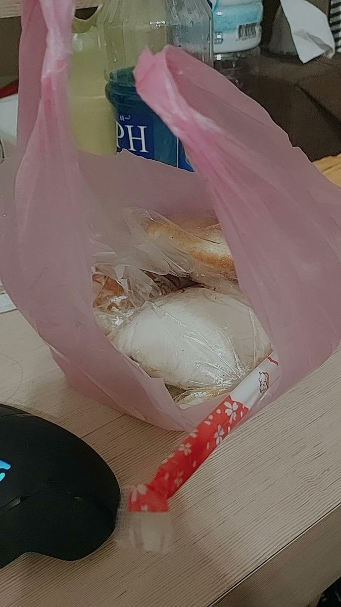 Neilck213's tweet photo. 宵夜文
-
🐺：你餓嗎？下樓
🍪：我在你家樓下也買消夜
-
還同一家的
心電感應(? https://t.co/Vf6MxbArQB