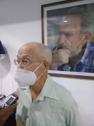 DiazCanelB's tweet photo. Dice su biografía que nació en mayo de 1935, sin día fijo. Por eso lo felicito después que lo celebraran su familia y comunidad. Gran abrazo y mucha salud para el Rev. Raúl Suárez, que ha consagrado su vida a su fe y a #Cuba, con aportes extraordinarios. https://t.co/8PwpzTZRuN