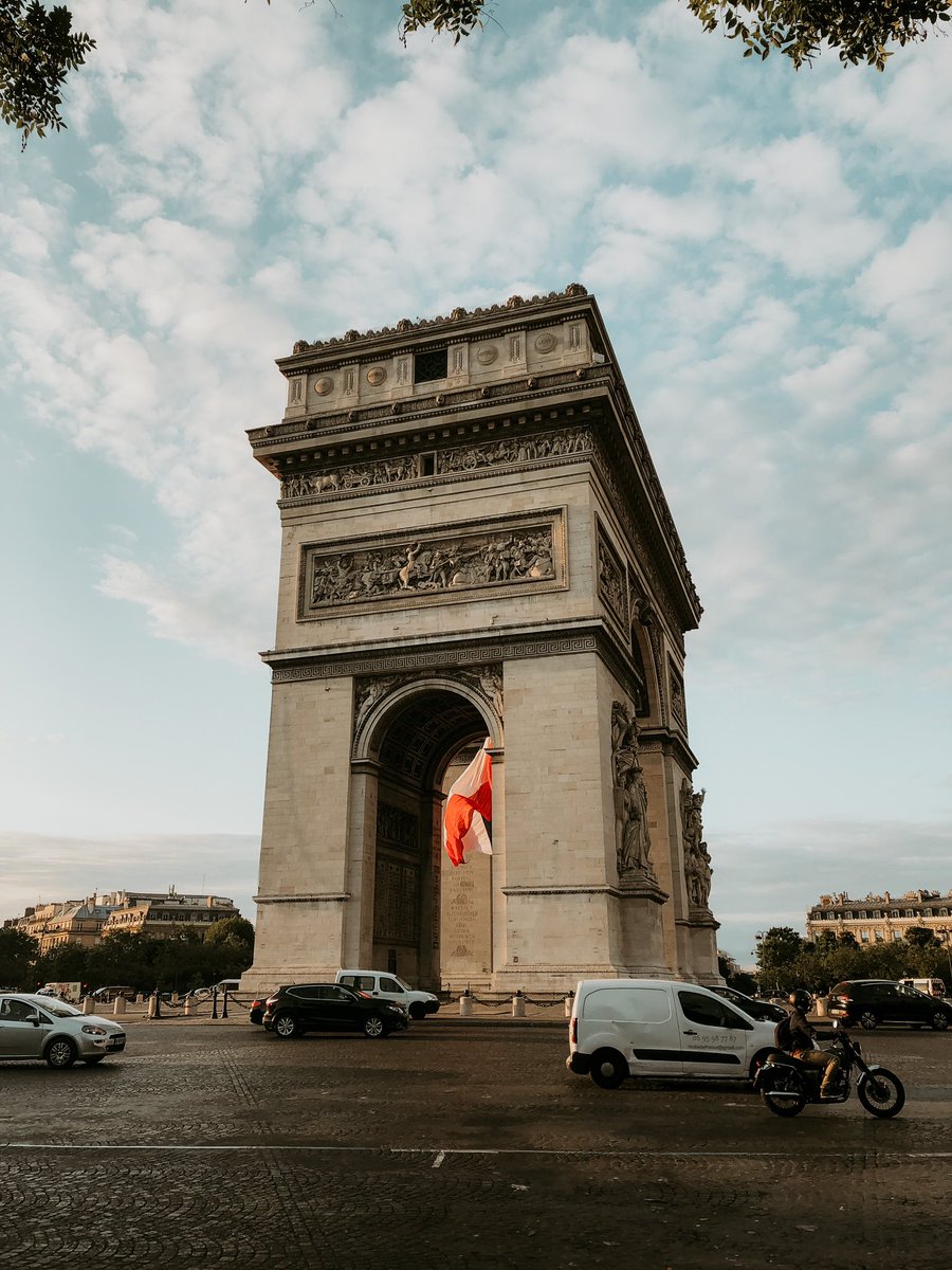 tan_sco's tweet photo. @moment A couple photos from walking around Paris. https://t.co/tV8Mpx6Dnc