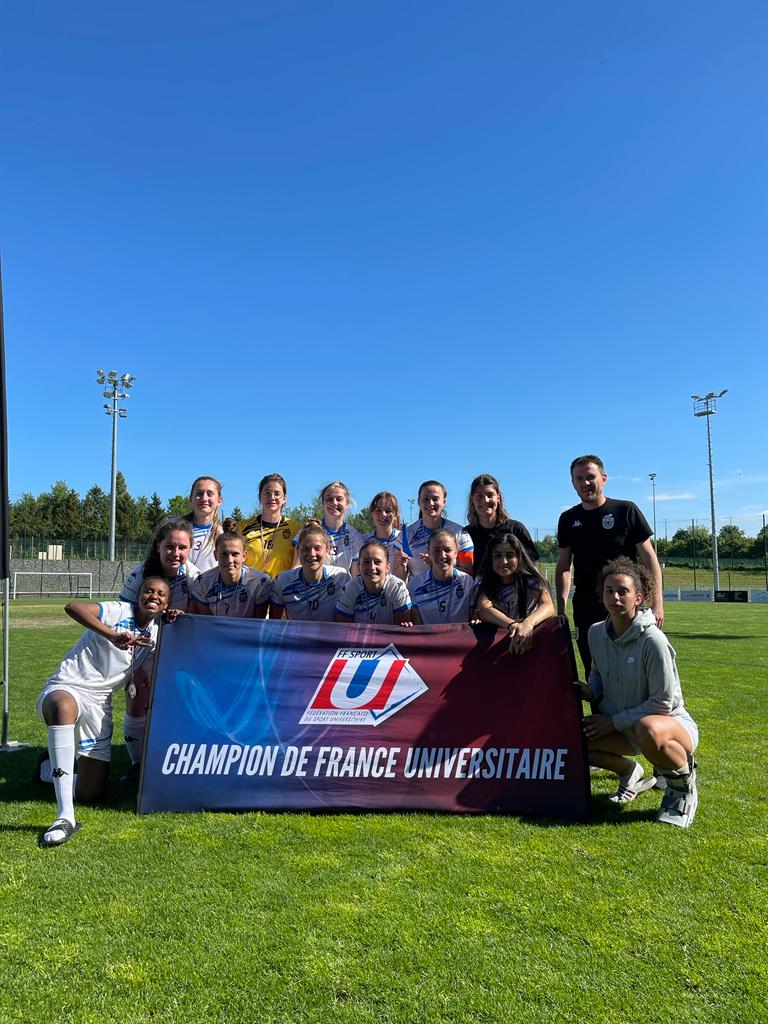 svalin2811's tweet photo. Championnes de France universitaire en foot à 8 N2. Bravo aux filles de l'AS UdL et à leur coach Rémi Persol @univ_lyon2 @laurasportulyon @UniversiteLyon @SUAPS_UnivLyon2 https://t.co/zHZi2V8IQJ