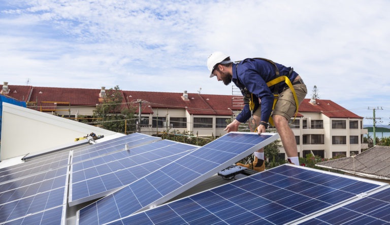 SpctacularSolar's tweet photo. Will Rooftop Solar Drive Up The Cost Of Electricity, Particularly For Low Income Households? #solarenergy #sustainableliving #moneysaving #spso #gardenstate https://t.co/ksHbw0SkW0 https://t.co/EbgmOKK3Od