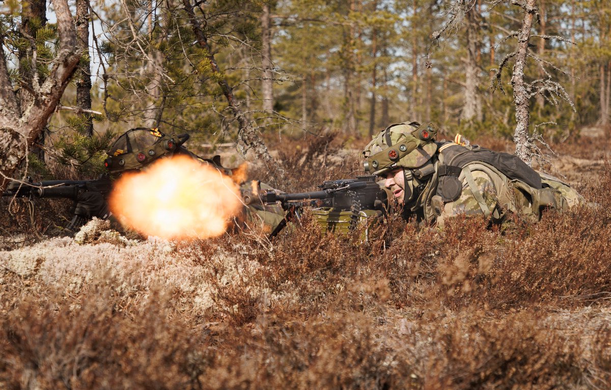 Roberto_yeager's tweet photo. 14 #Challenger 2 británicos de Queen’s Royal Hussars, y unos 100 efectivos del #BritishArmy trabajando junto a #Leopard 2 finlandeses en el ejercicio #Arrow22 https://t.co/8L18eq9yay https://t.co/4FR0hk5OqH