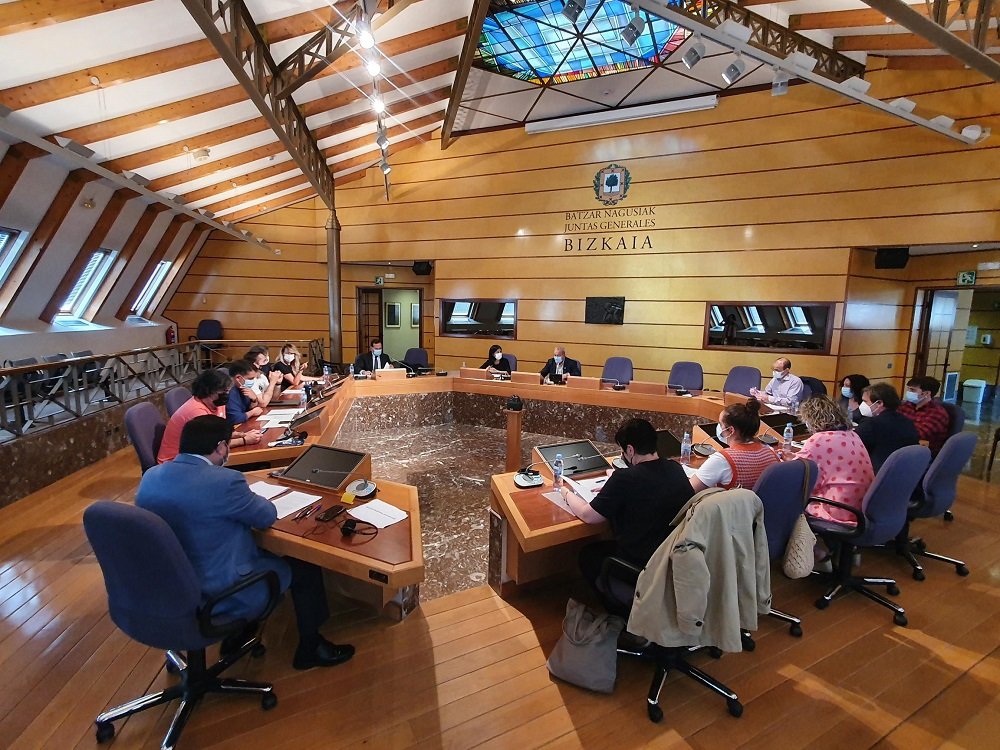 RMurigoitia's tweet photo. LAS JUNTAS GENERALES DE BIZKAIA RECHAZAN UNA REBAJA DEL 15% EN EL PRECIO DE LA BARIK Y LOS BILLETES DEL TRANSPORTE PÚBLICO https://t.co/1aoA4V3rUd https://t.co/s71zV2aoIO
