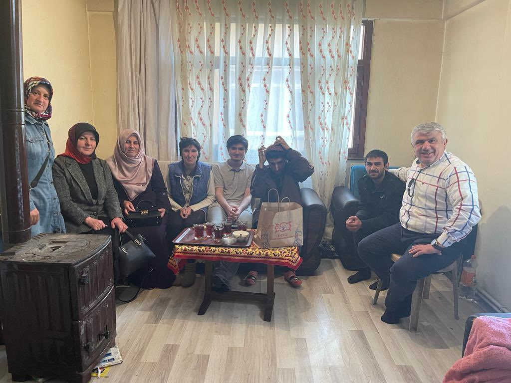 akkadinrize's tweet photo. En Büyük Engel Sevgisizliktir.

Hayat hepimize eşit şanslar tanımıyor olsa da sevginin aşamayacağı engel yoktur. Hayatı paylaşmak için hep birlikte engelleri kaldırdığımız bir dünya temennisiyle.

 #EngellilerHaftası https://t.co/i4fXNic9N9
