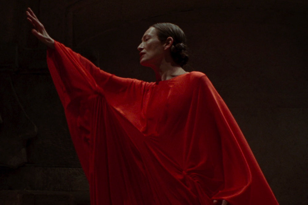 TheAcademy's tweet photo. Perfection commands sacrifice.

Luca Guadagnino's 'Suspiria' (2018) starring Dakota Johnson, Tilda Swinton, and Mia Goth.

Cinematography by Sayombhu Mukdeeprom.
Costume designs by Giulia Piersanti.
Screenplay by David Kajganich. https://t.co/AtIAEK3KWK