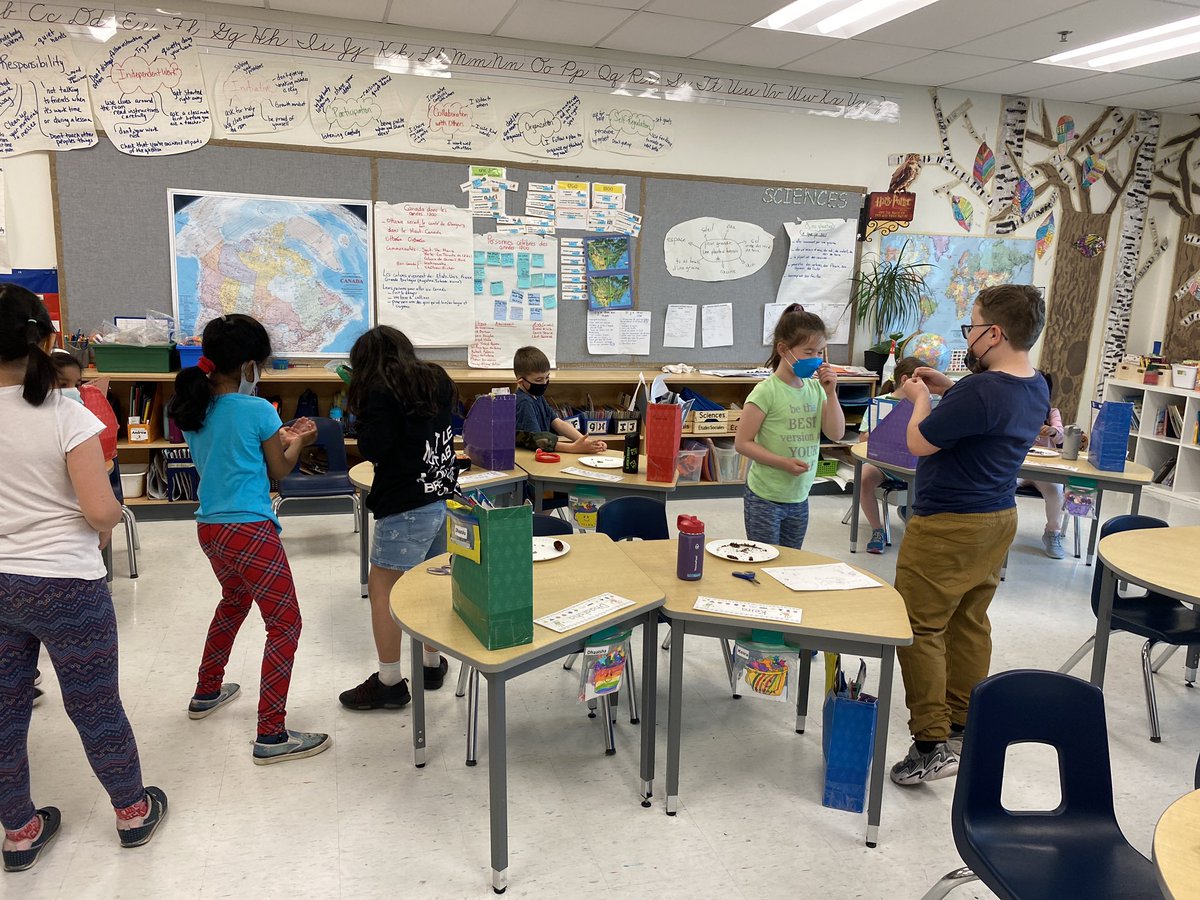 AnneSeniuk's tweet photo. Today we are investigating seeds!! Needless to say, milkweed seeds and maple seeds were the most popular!! @KanataHighlands https://t.co/hUZ8u55lju