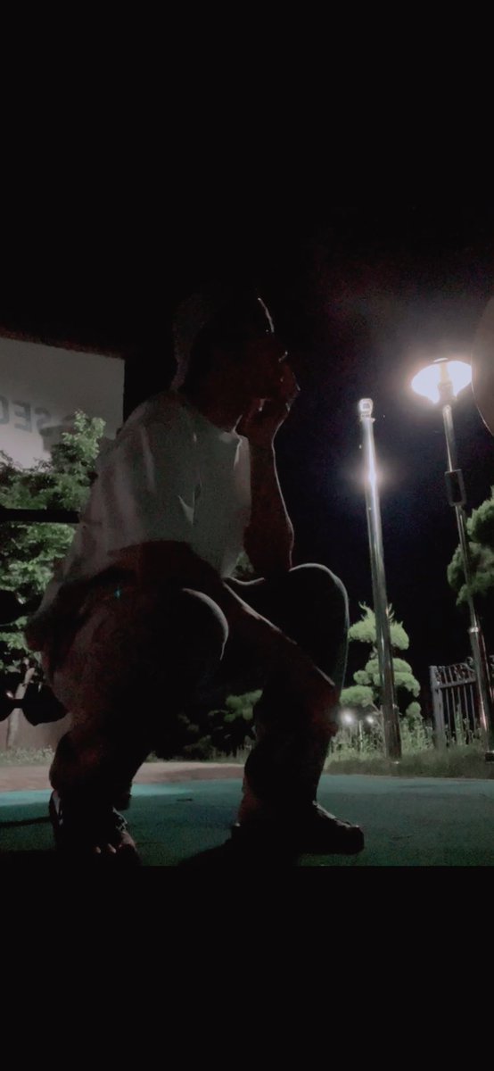 220516 | تحديث جونجهوان عبر تويتر :

"آه، انا العب بطريقة عاطفية مع نفسي!"