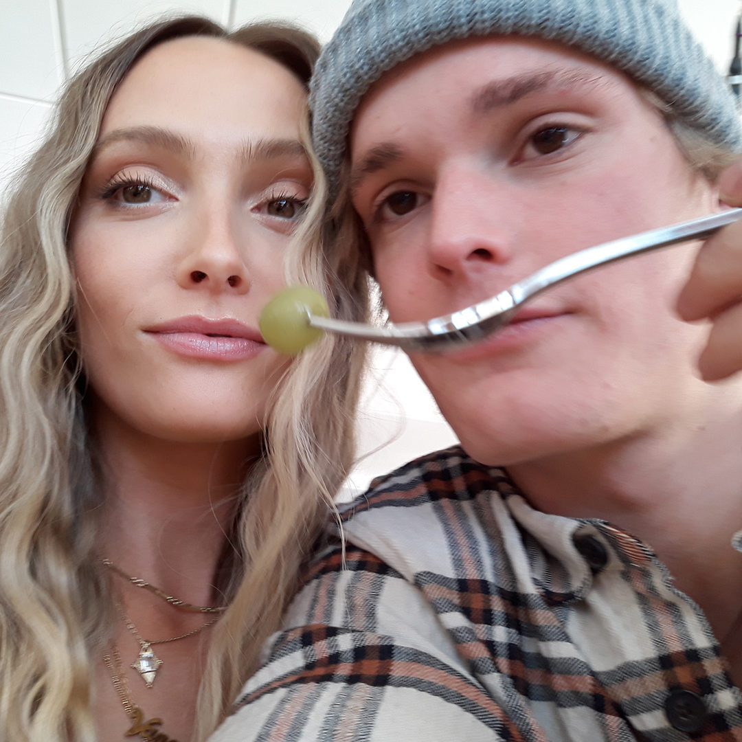 thinkeroouil's tweet photo. this duo💘💘 https://t.co/ZKtEQiRZCK