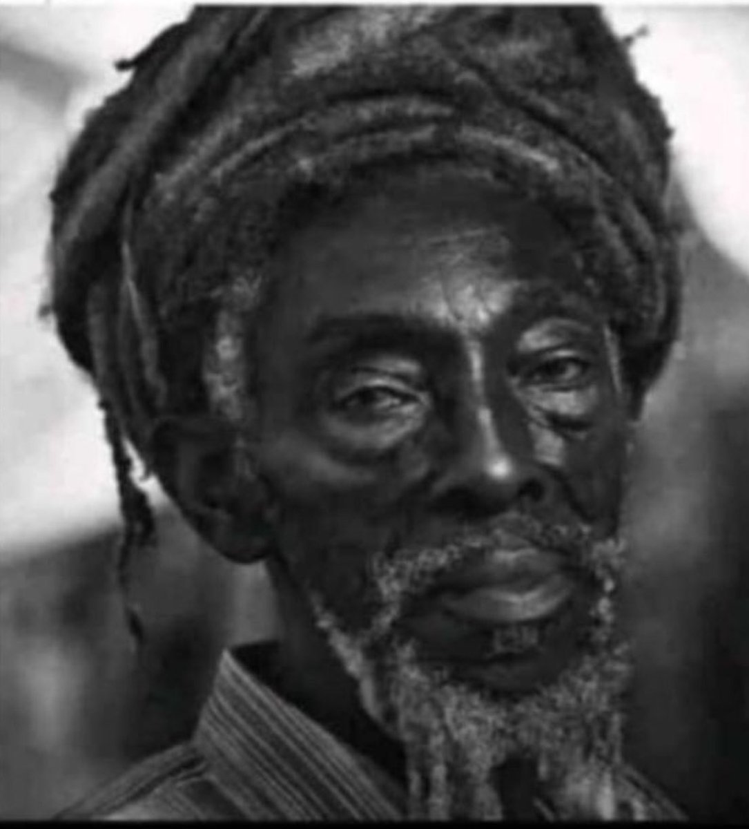 CoolmanBAD1's tweet photo. Si le PARADIS était réel les bancs auraient gardé la bible loin des noirs, comme il le font avec la TERRE et la RICHESSE.☹️🤌🏾 https://t.co/QY72Ju8tA0