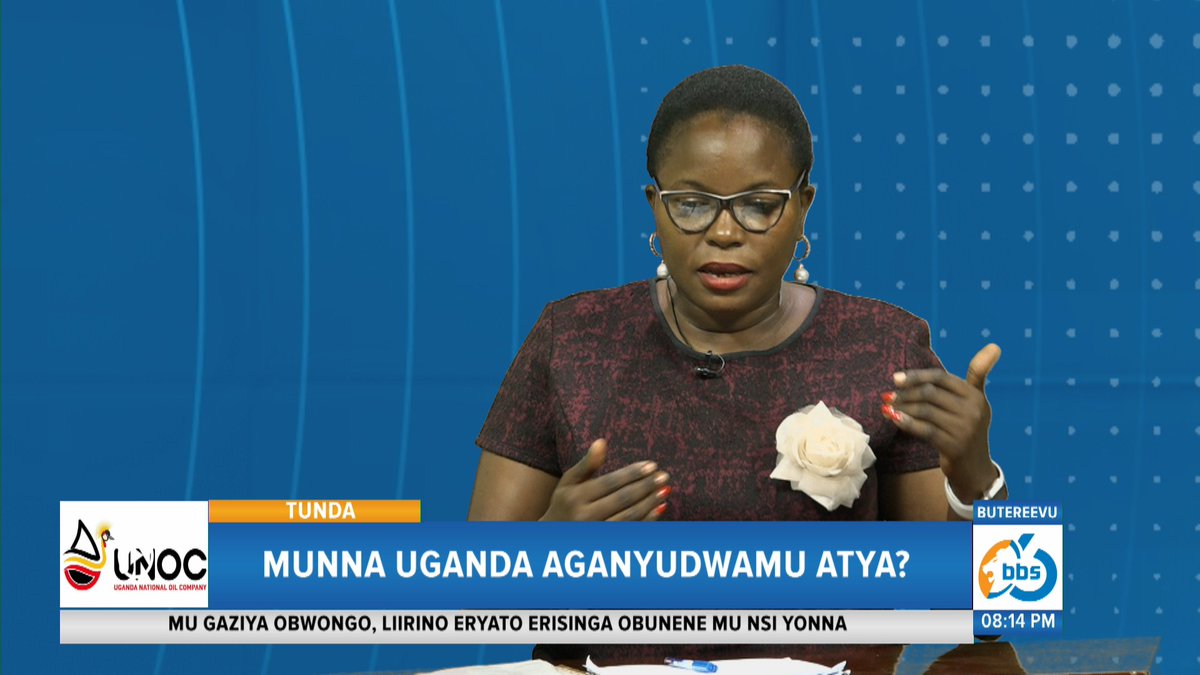 bbstvug's tweet photo. Abantu abaali ku ttaka ewali amafuta bonna baaliyirirwa era omuntu yeyasalangawo ky’ayagala, kumuzimbira nnyumba ewedde oba kumuwa ssente nkalu? - Sarah Birungi Banage okuva mu @UNOC_UG #BBSKati #BBSAt6 https://t.co/0yA8E22V6t