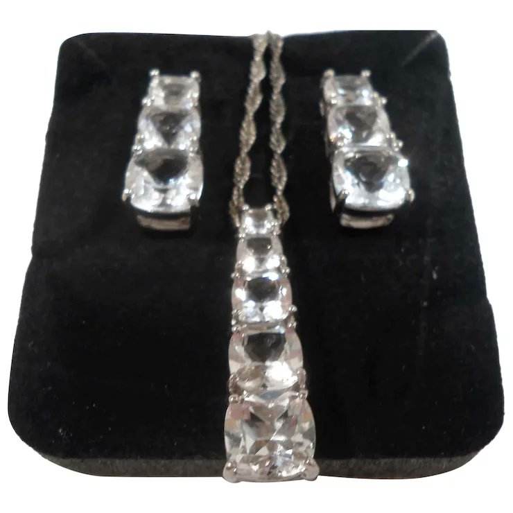 Faceted Gemstones Sterling Silver Pendant Pierced Earrings Set Thailand #rubylane #vintage #retro #jewelry #sterlingsilver #pendant #set #necklace #designer #hautecouture #vintagebeginshere #jewelryaddict rubylane.com/item/136230-E1…