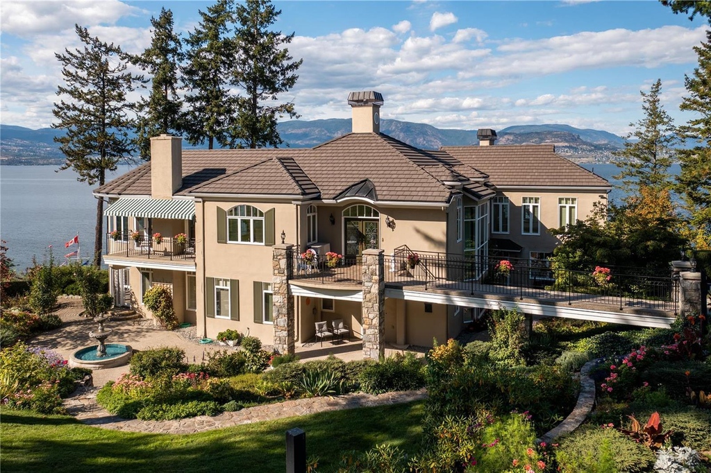 A rare chance to own an iconic Okanagan 5.4 acre estate property with 335 ft of lakefront  and a private vineyard.

bit.ly/3yBHXYP

-Kelowna, BC
-4 Beds, 4.1 Baths
-7,874 Sqft

Presented by Richard Deacon | 250.801.8831 #realestate #lakefront #estateforsale #kelowna