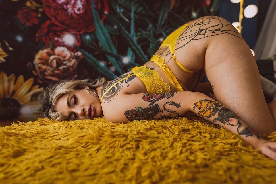 lacey_mattel's tweet photo. Need a little fun on a Monday? Start your week off right with s champagne court with a bomb shell in #Philly 💫✨ #thingstodophilly #girlswithtattoos #blondes #brat #financialdomination #switch https://t.co/jXriHfxw37