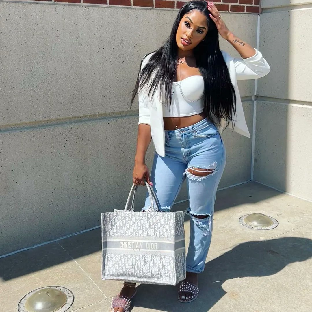 _UniquelyTamed's tweet photo. No effort needed! @mikala_anise 
#bundles from @uniquelytamedhair #cute #beautiful #beauty #pic #explorepage #explorepage✨ #melaninpoppin #melaninqueen #bestoftheday #love #fashion #photography #instagood #model #BlackWomen #shopnow https://t.co/7IFrh0GWD3 https://t.co/pDbD8dGyDY