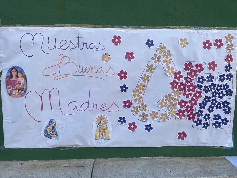 GVXDenia's tweet image. Mes de mayo, mes de nuestra #BuenaMadre 🌸🌼
El pasado viernes, GA0 y 1 reflexionamos quiénes eran nuestras buenas madres y lo afortunados que somos de tenerlas. 
Recordad que el fin de semana tenemos la acampada final. ¡Os esperamos!
#GVX #PJM
