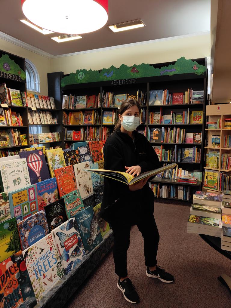 Last week me and <a href="/JessieDrinkwat/">Jessie Drinkwater</a> managed to fit in a trip with a YP and mother to <a href="/Waterstones/">Waterstones</a> to buy not 1 but all 4 copies of #Heartstopper - felt need to share as today the same patient won a poem contest w/ @GOSH_School and got a book gift card! Time for another trip? #UCLH