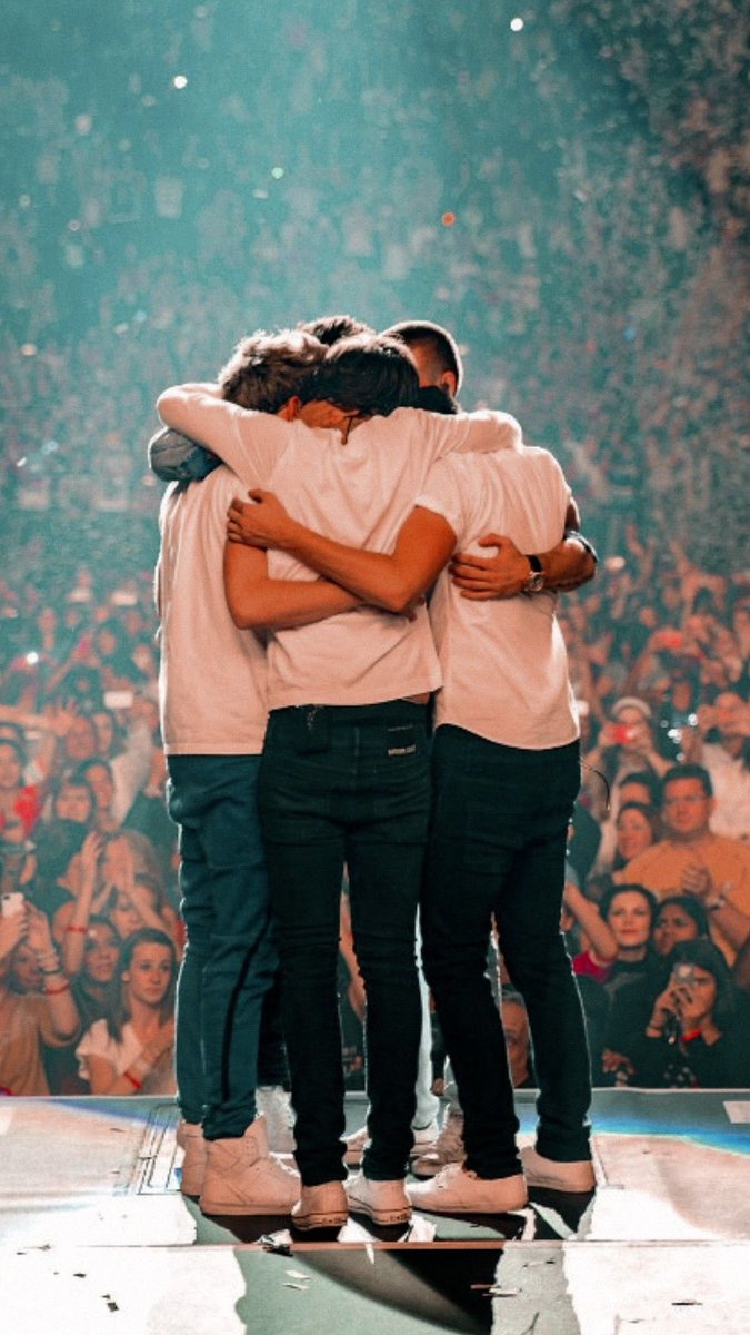 HStylesItalia's tweet photo. “Penso ci sia tanto rispetto tra tutti noi [membri dei One Direction], abbiamo creato qualcosa insieme, c’è un amore molto profondo tra noi.”

• Harry per @zanelowe! https://t.co/PLQe7BuD9H