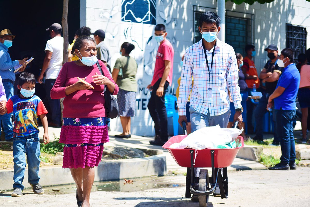 500 productores, entre ellos mujeres y jóvenes, del municipio de Coatepeque, en Santa Ana, se beneficiarán este día con la entrega de los #PaquetesAgrícolas.