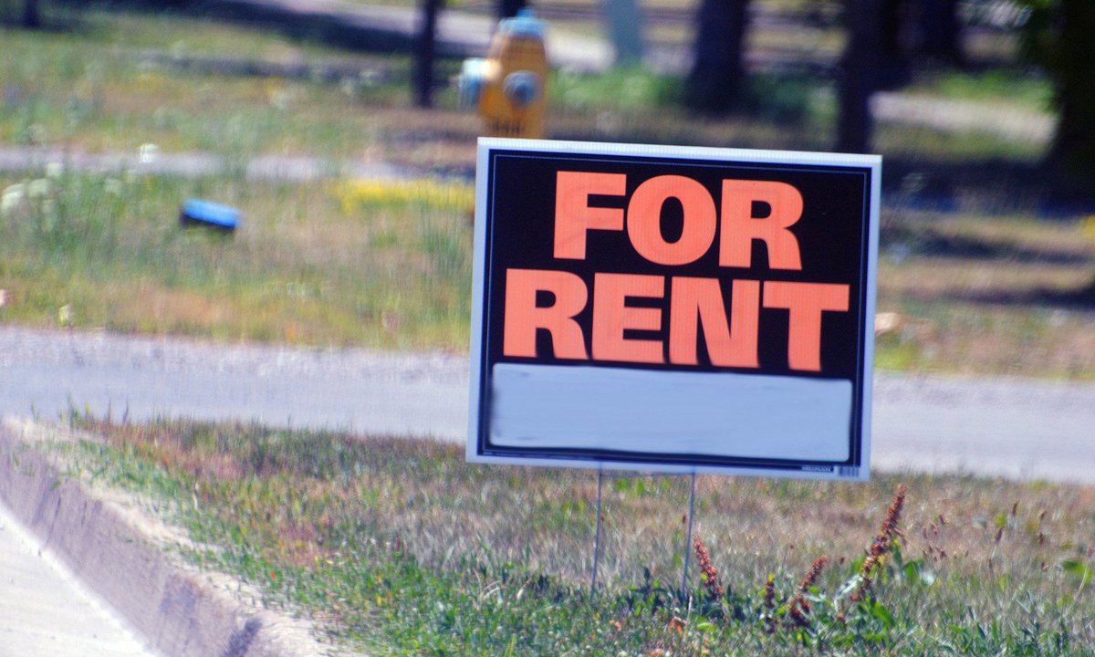 MuskokaRegion's tweet photo. Are you looking to rent a place in #Muskoka? Can't find a place because the prices are too high or there aren't just enough places available? Our reporter is looking to speak to you.

Send us an email at thashmani@metroland.com
#Ontario #rentalproperty #housingmarket https://t.co/WvDTFO0ZdN