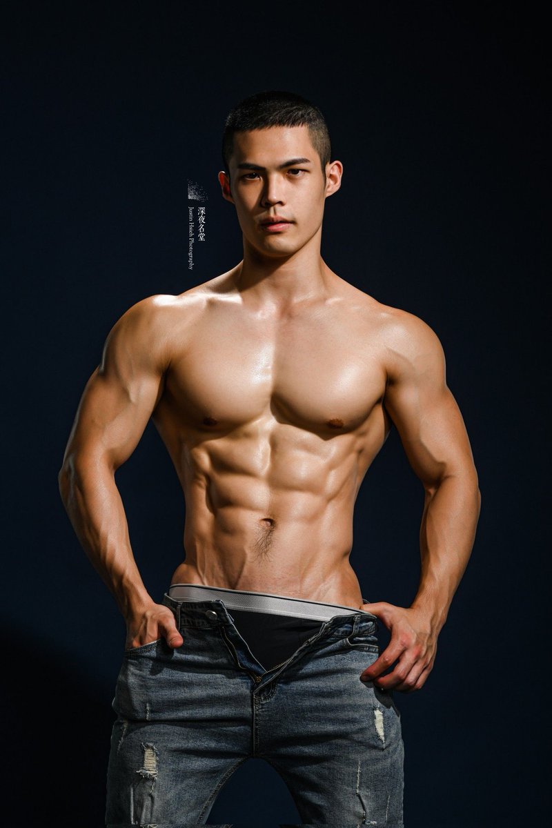 Xinwnbfpro's tweet photo. 大家要去打疫苗哦 💪🏼
#健身 #fitness #bodybuilding 
#bodybuilder #asainboy 
#boy #Taiwan #summer https://t.co/rmG6rhHAxx