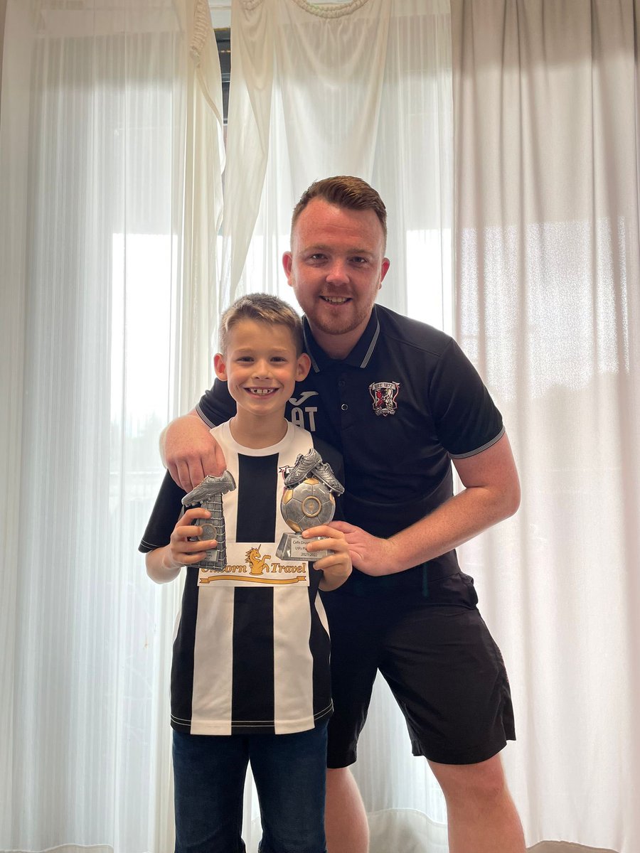 gasptraining's tweet photo. Another brilliant season @druidsyouth thank you @Arron_Thomas for all your hard work with the team. It’s paying dividends. Seb was thrilled with his ‘Players Player’ award from his teammates 👏 #academyawards #academyfootball #welshfa @L4ura_gym @OswestrySport https://t.co/5C2fuCd3q5