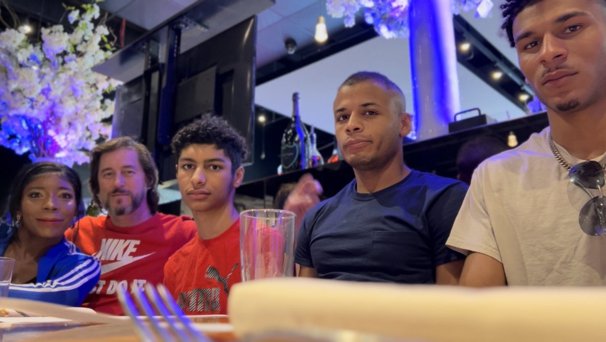FirstYearAnnive's tweet photo. Quality family time ❤️ hanging out in Downtown Denver. #denver #qualitytime #love #family #lifestyle #noregrets #actress #traveltheworld #funtimes #adventure https://t.co/1wVmvSwwz7