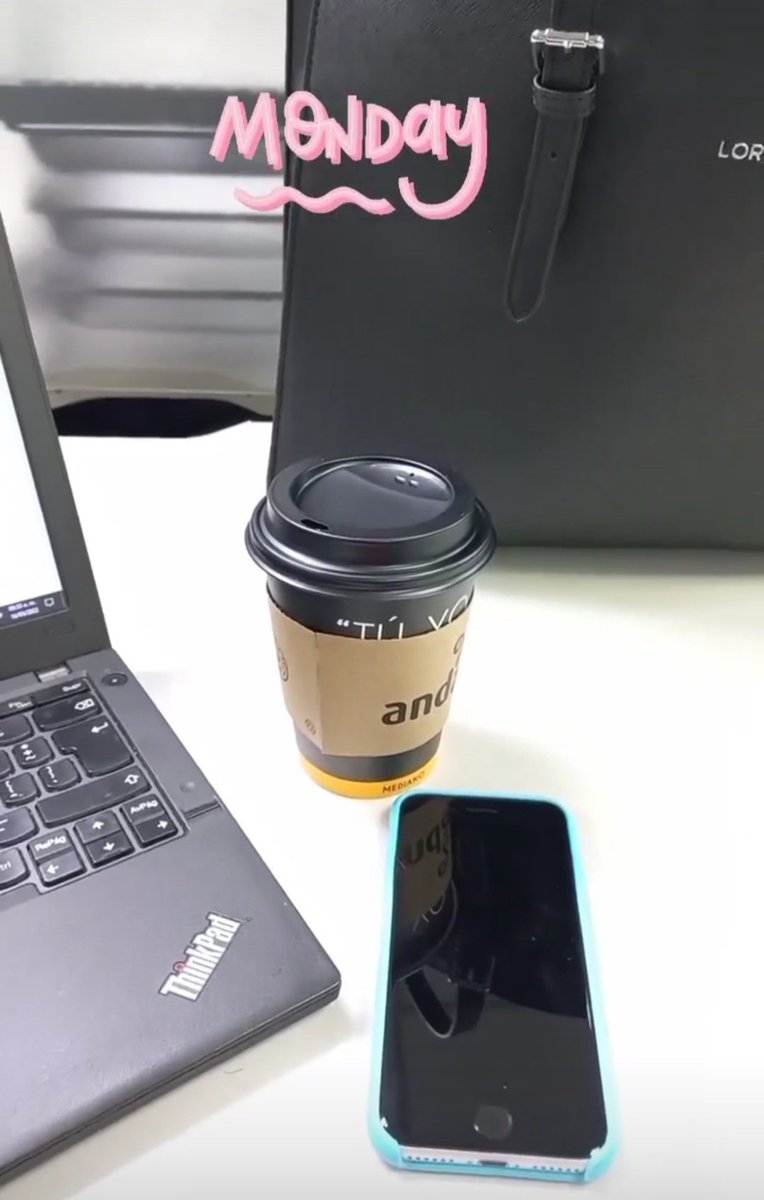 carlyrdz's tweet photo. Office Day #MondayMood  #officeday #WorkingDay https://t.co/VvJ1A9wPuG