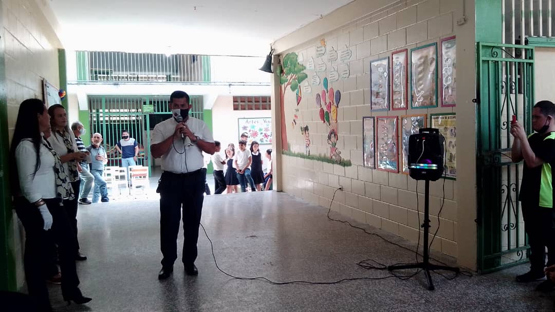 EbMonsenor's tweet photo. #fotos Inaguracion de Mural y Carteles Deberes y Derecho de Niños(as) y Adolescentes en nuestra institución educativa @MariiaPalomares  @ZonaEduTrujillo @Gerardo4fPsuv @escprimariatru @zaacrojo @Circuito3Red12 @MPPEDUCACION @NicolasMaduro @_LaAvanzadora #JuntosSeguimosadelante https://t.co/DecuXZjk4r