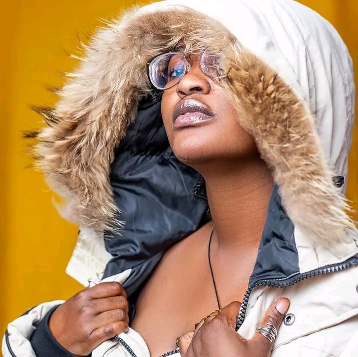 Mediaconnectgh_'s tweet photo. Amazing Ghanaian Female Singer/Songwriter @loyce_sings known in real life as Lois Akosua Blay set to release the much- anticipated new single title "'#Confessions" on 20/05/2022
44u Out Dere 👇
https://t.co/kym1kBxkvG
#Anticipate #LoyceSing
#smellinggoodgeng https://t.co/H54UyBrczP